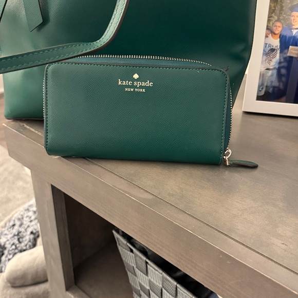 Kate Spade Emerald Green Leather Tote with matching wallet. - Picture 7 of 11